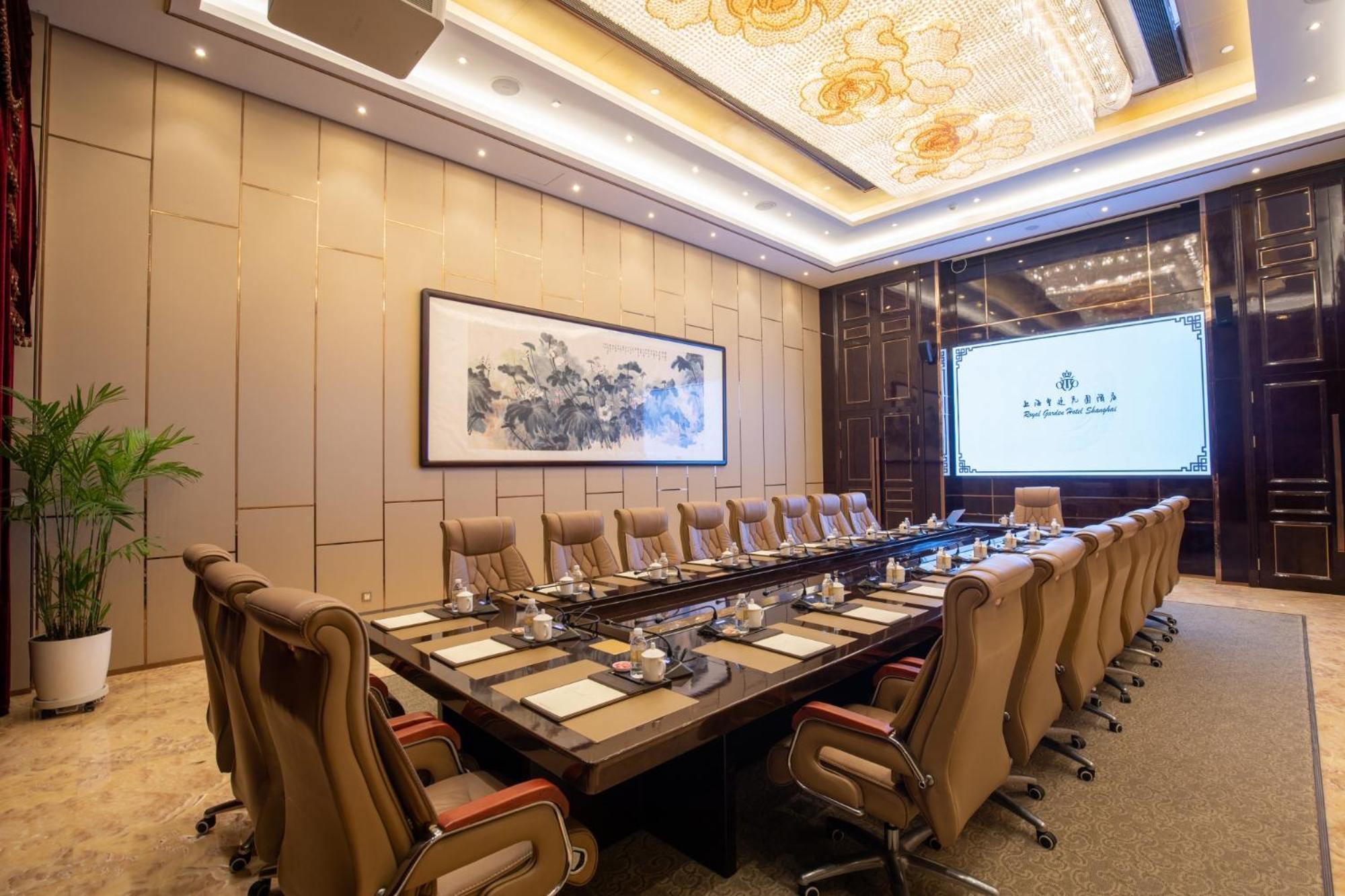 Royal Garden Hotel Shanghai-Free Shuttle To And From Disney & Pvg & Close Metro Line2 Easy To Sha New Expo Exterior foto