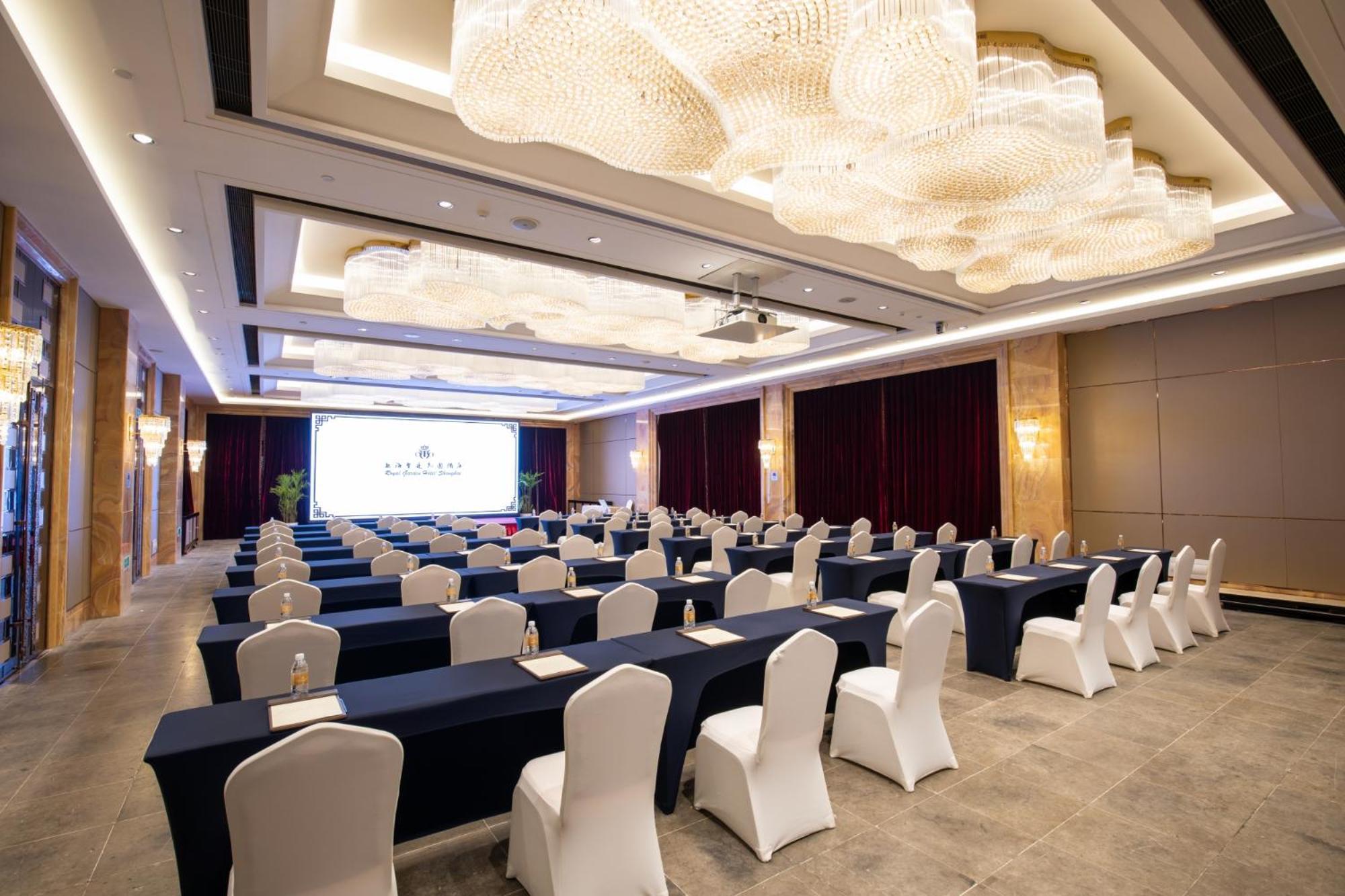 Royal Garden Hotel Shanghai-Free Shuttle To And From Disney & Pvg & Close Metro Line2 Easy To Sha New Expo Exterior foto