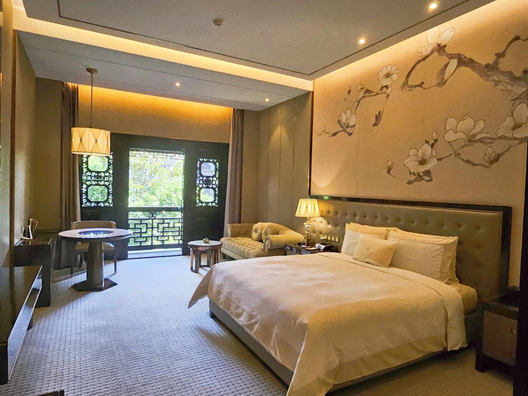 Royal Garden Hotel Shanghai-Free Shuttle To And From Disney & Pvg & Close Metro Line2 Easy To Sha New Expo Exterior foto