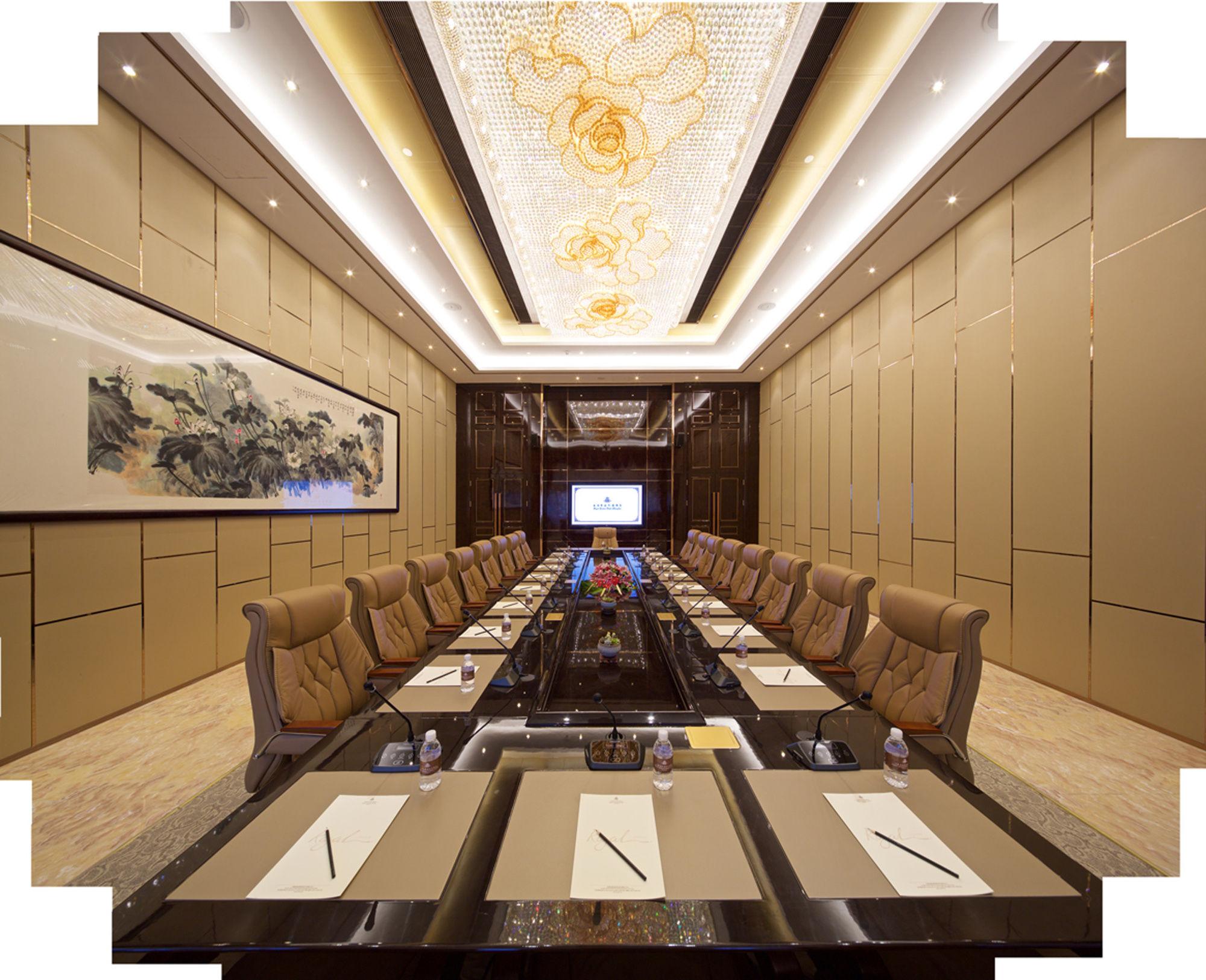 Royal Garden Hotel Shanghai-Free Shuttle To And From Disney & Pvg & Close Metro Line2 Easy To Sha New Expo Exterior foto