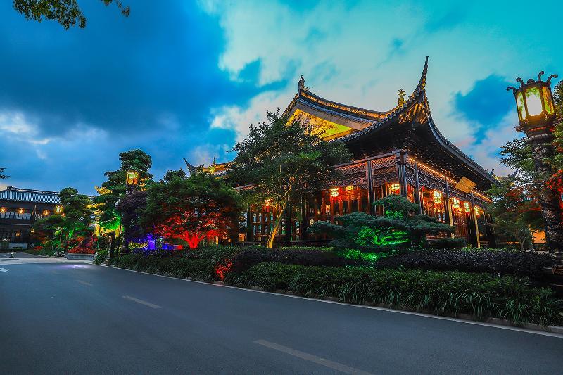 Royal Garden Hotel Shanghai-Free Shuttle To And From Disney & Pvg & Close Metro Line2 Easy To Sha New Expo Exterior foto